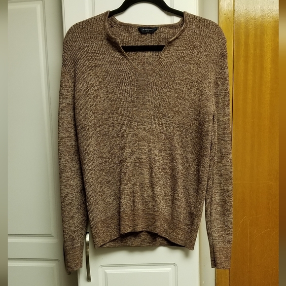 Denver Hayes Tops - 👙Denver Hayes heathered v neck long sleeved sweater